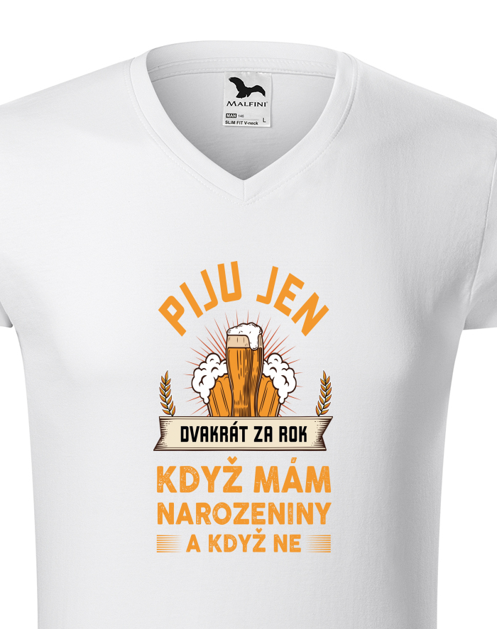 Pánské tričko s výstřihem do V Piju jen dvakrát za rok