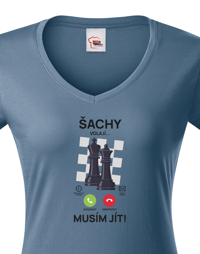 Dámské tričko s výstřihem do V – Šachy volají
